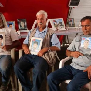 diyarbakir anneleri 6 yildir nobet tutuyor BaXVgS3v