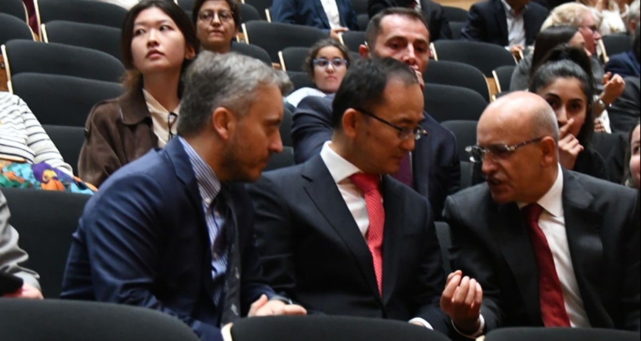 simsek isliklar ve alkisla yuhalandi wM7ti81U