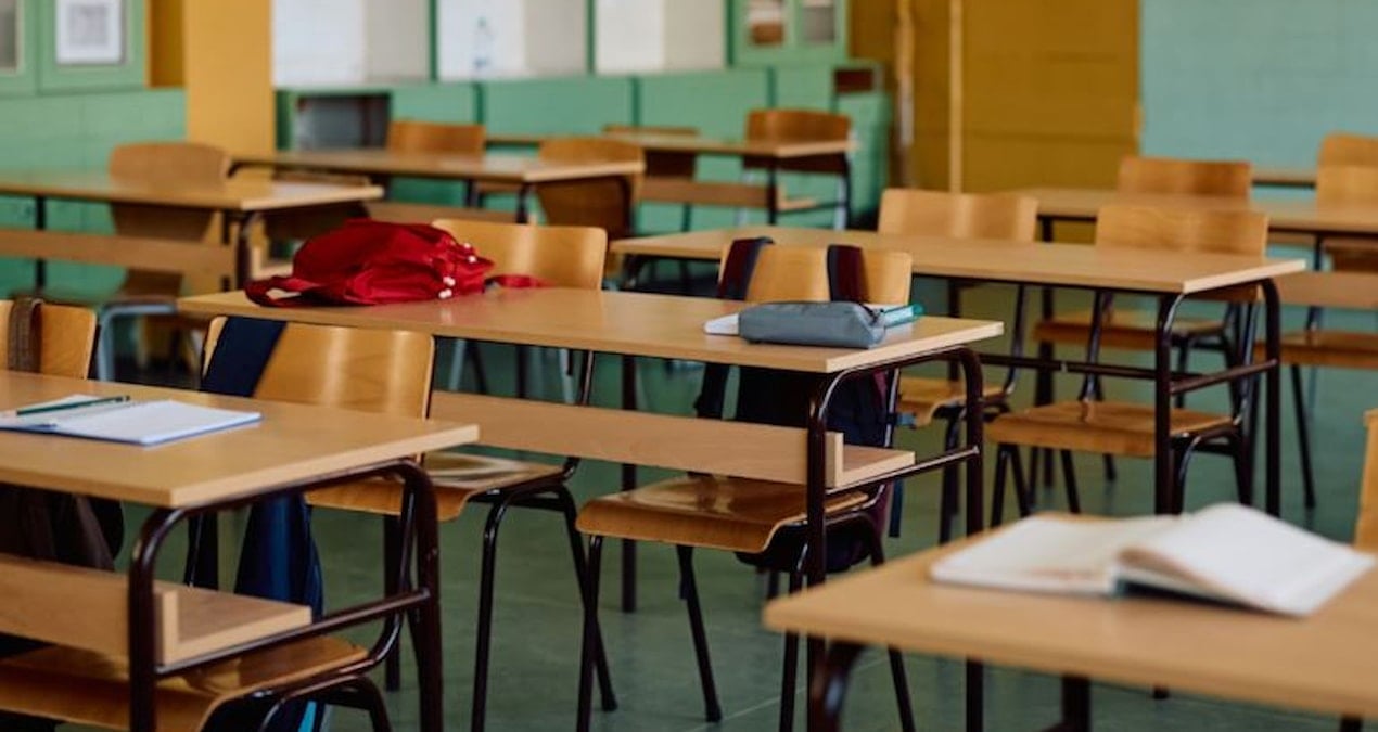 ulkedeki tum okullarda tamamen yasaklanacak 2026da baslayacak IMaVZE3r