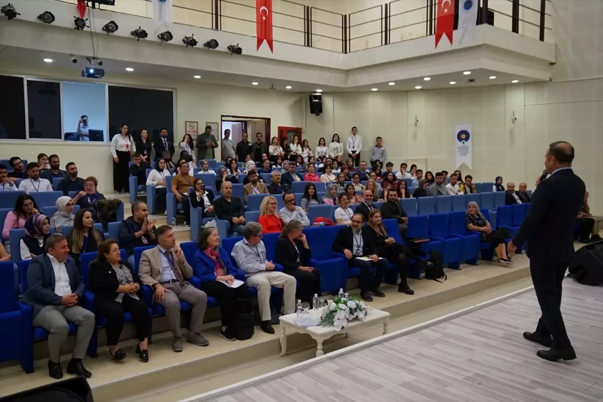 dil edebiyat ve kultur sempozyumu LDYq1JBJ.jpg