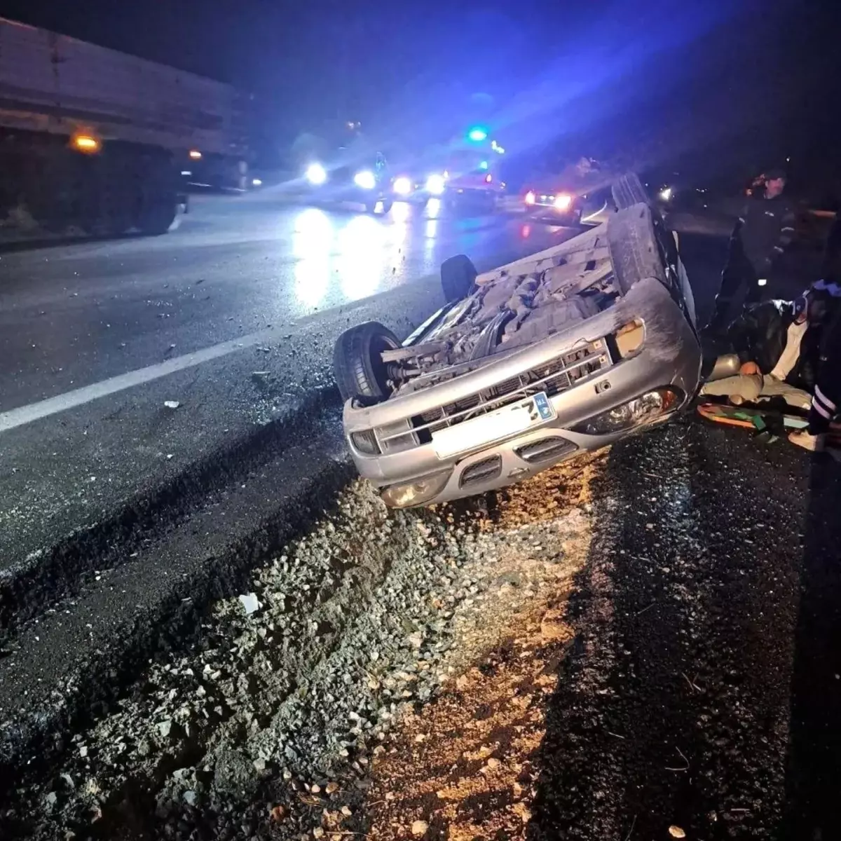 elazigda takla atan otomobilde 2 yarali YwniFNsA