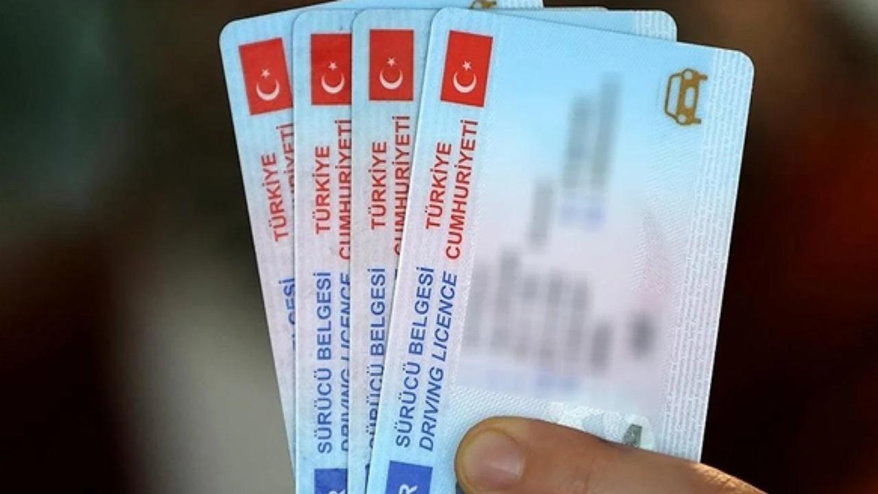 eski tip ehliyetleri yenileme ucreti 1 kasimda 7 bin 438 liraya yukselecek tuye2UcL.jpg
