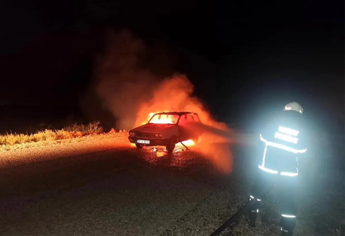 hatayda seyir halindeki otomobil alev alev yandi ND5YWdSL.jpg