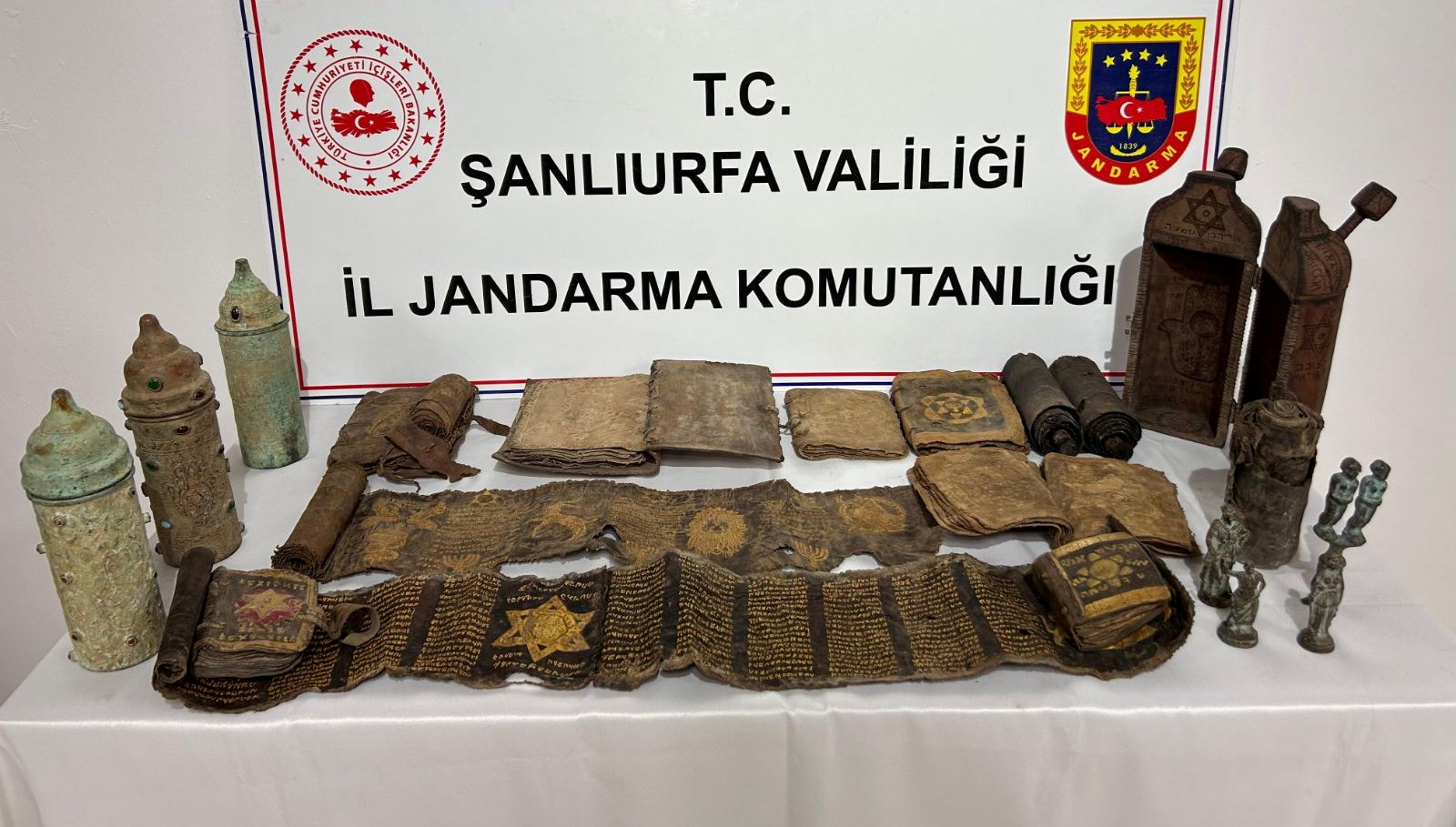 sanliurfada tarihi eser operasyonu 11 kitabe ve 4 heykel ele gecirildi UADSFB7B