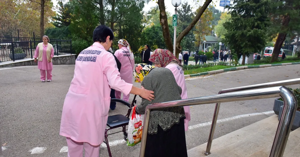 bursada huzurevinde deprem ve yangin tatbikati RzvcZ8ls.webp