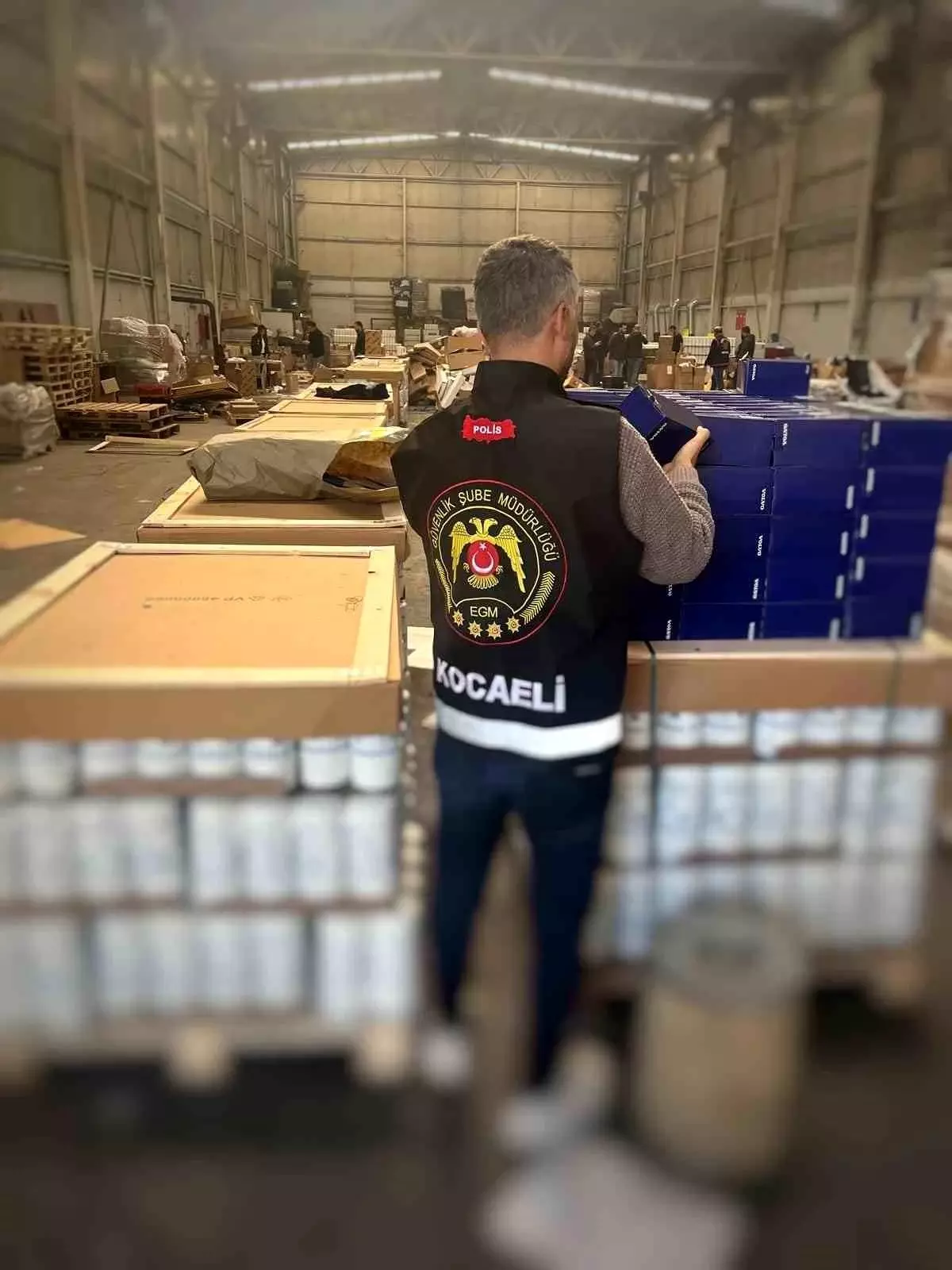 kocaelinde 15 milyon lira degerinde sahte arac parcalari ele gecirildi YttJrqq7.jpg