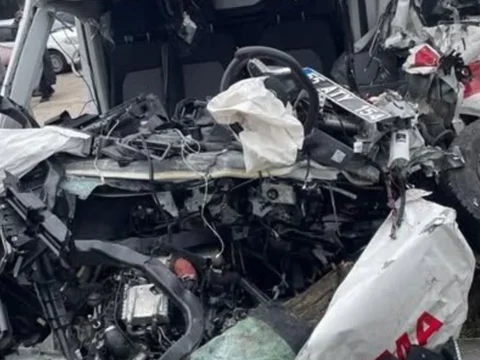 Görev Başında Feci Kaza; Bir Sağlık Çalışanı Hayatını Kaybetti, İki Kişi Yaralı