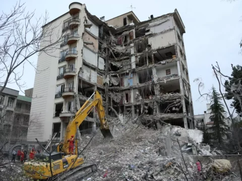 İran’da Saldırılarda 1937 Ölü