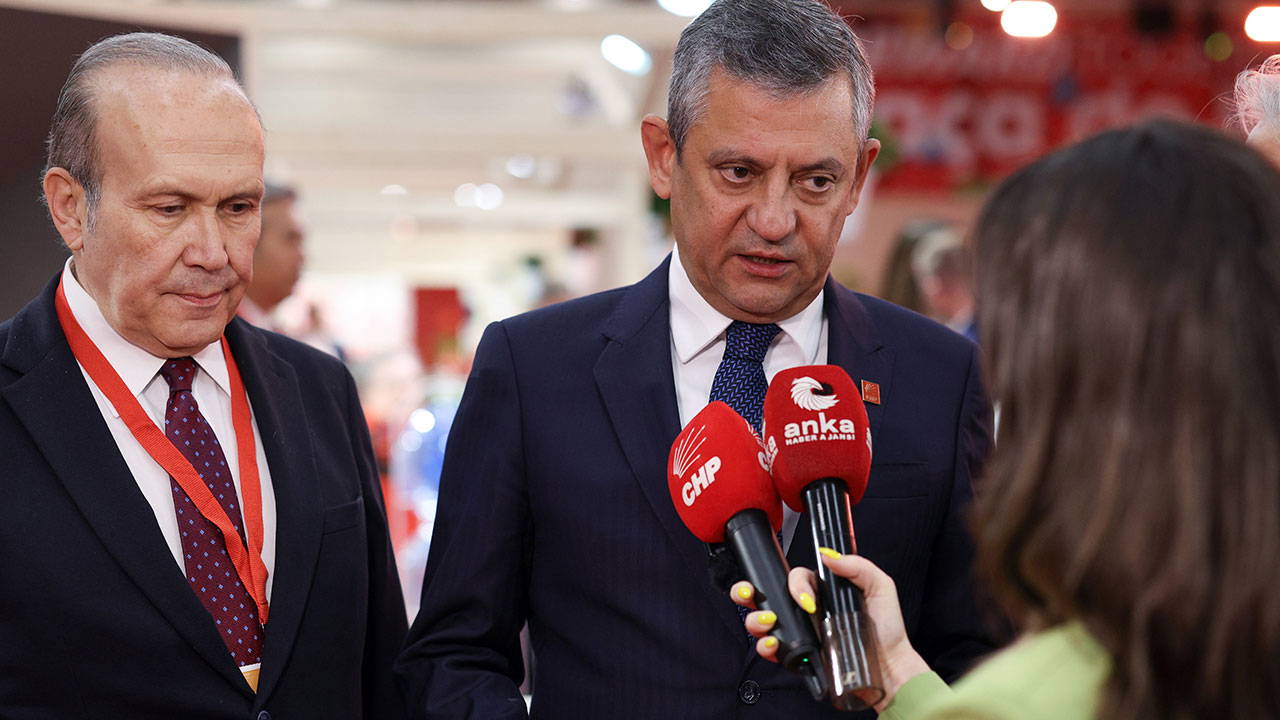 Özgür Özel İspanya’da Kahramanmaraş Üzerine Konuştu: “Bu Milletten Özür Dilemeliler!”