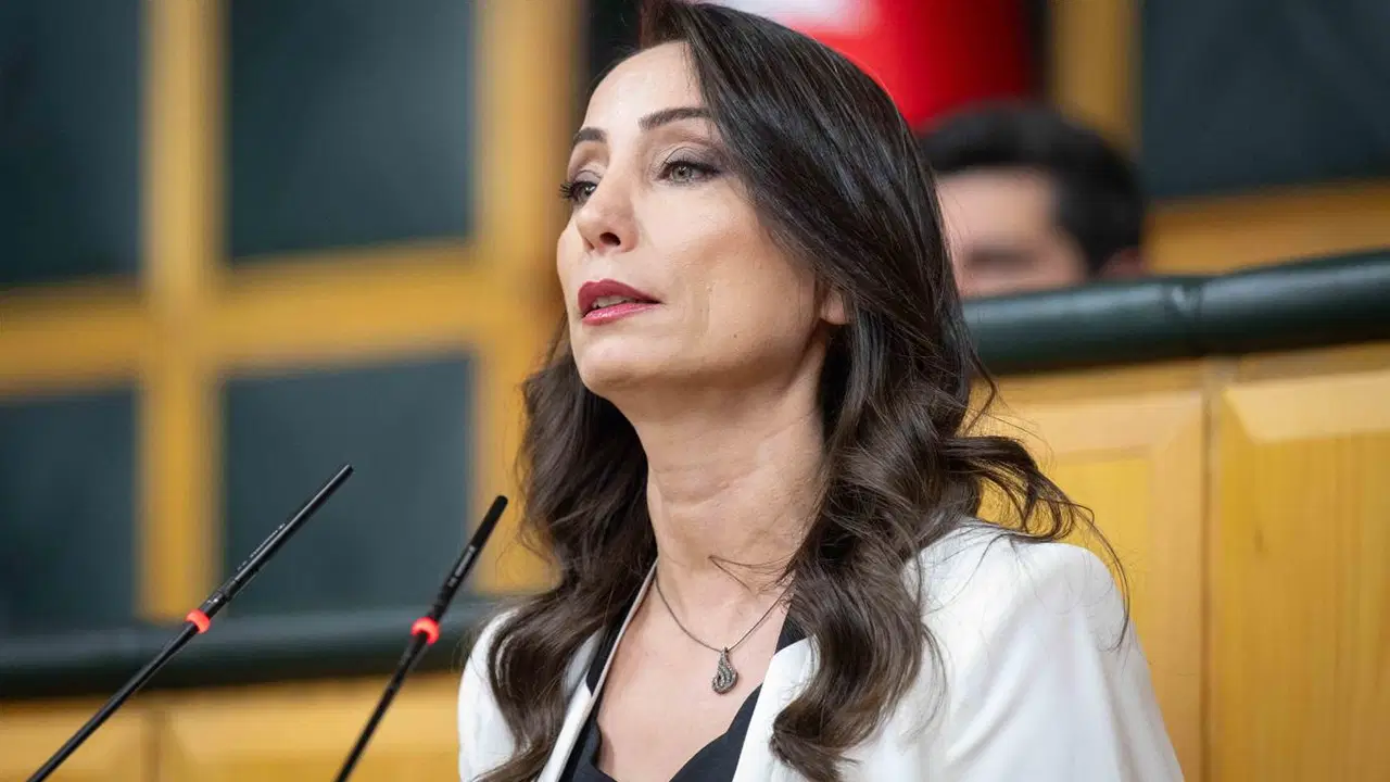 Tülay Hatimoğulları’ndan AKP’ye Sert Eleştiriler: “İktidarın Tutumu Aksak ve Oyalayıcı”